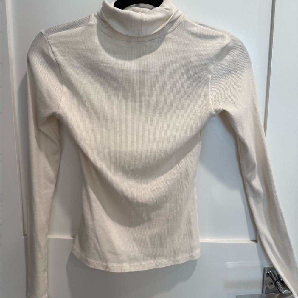 H&M Cream Long Sleeve Turtleneck Top
